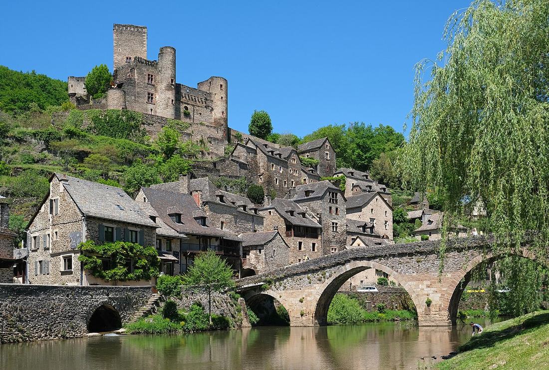 Belcastel, pont et village