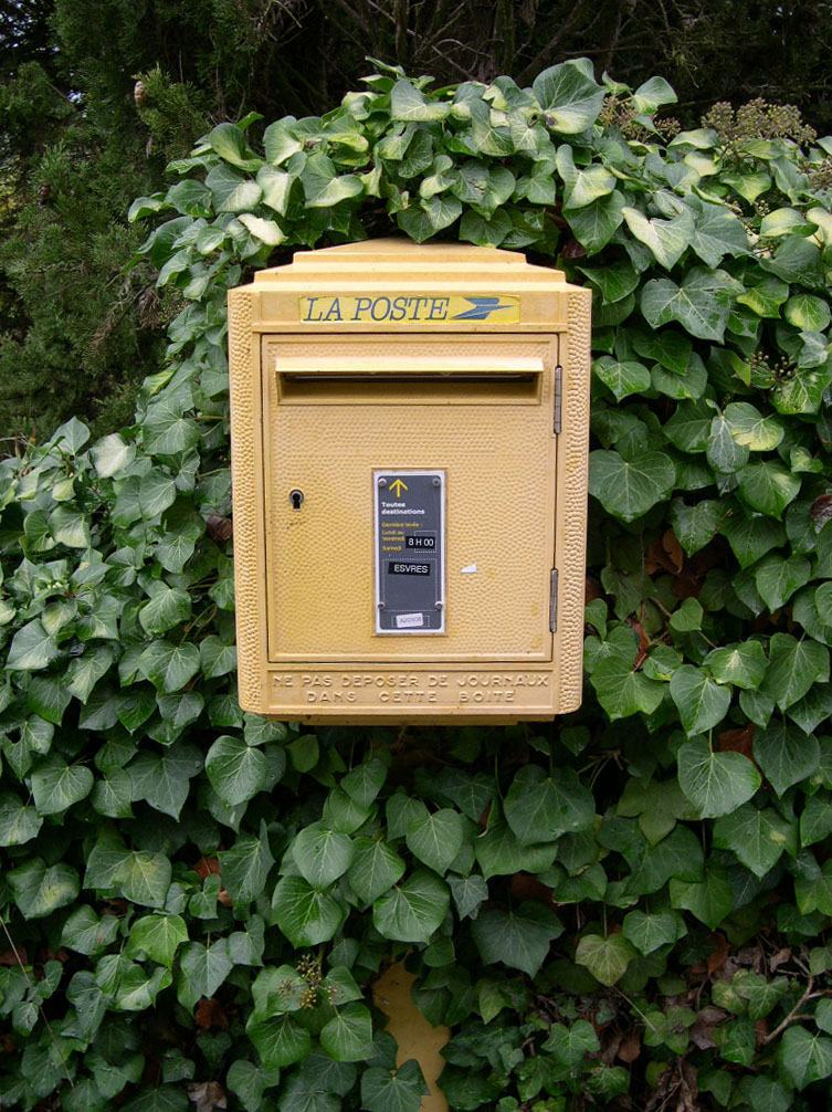 Boîte aux lettres jaune en France