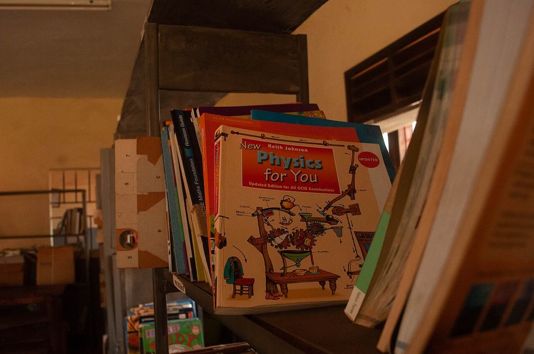 Rayonnages d'une bibliothèque publique